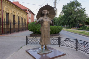 памятник раневской в таганроге